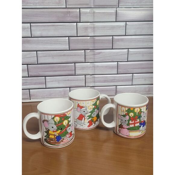 Vintage Christmas Holiday Mice Mouse Coffee Cup 3-1/2"Tall Made in Japan - Picture 2 of 4